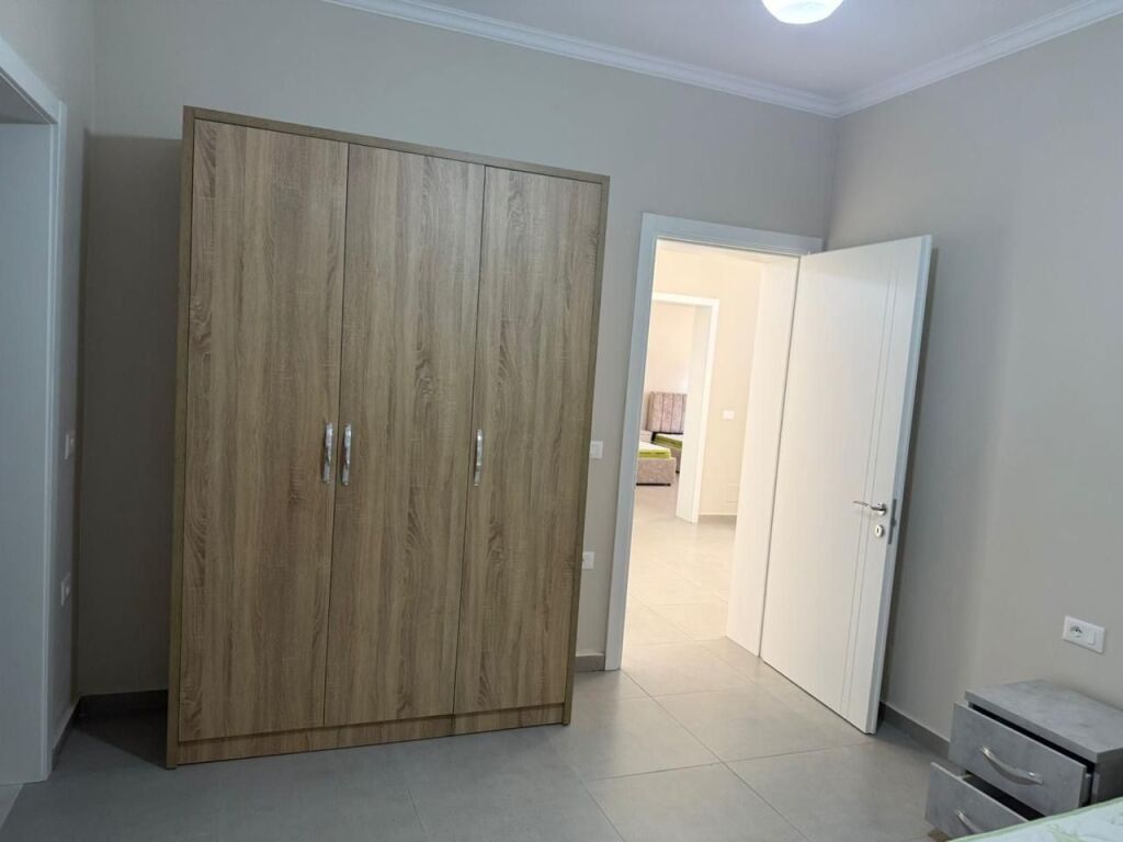 Vile 3+1,sauk i ri te xhamia,me parkim,800 euro