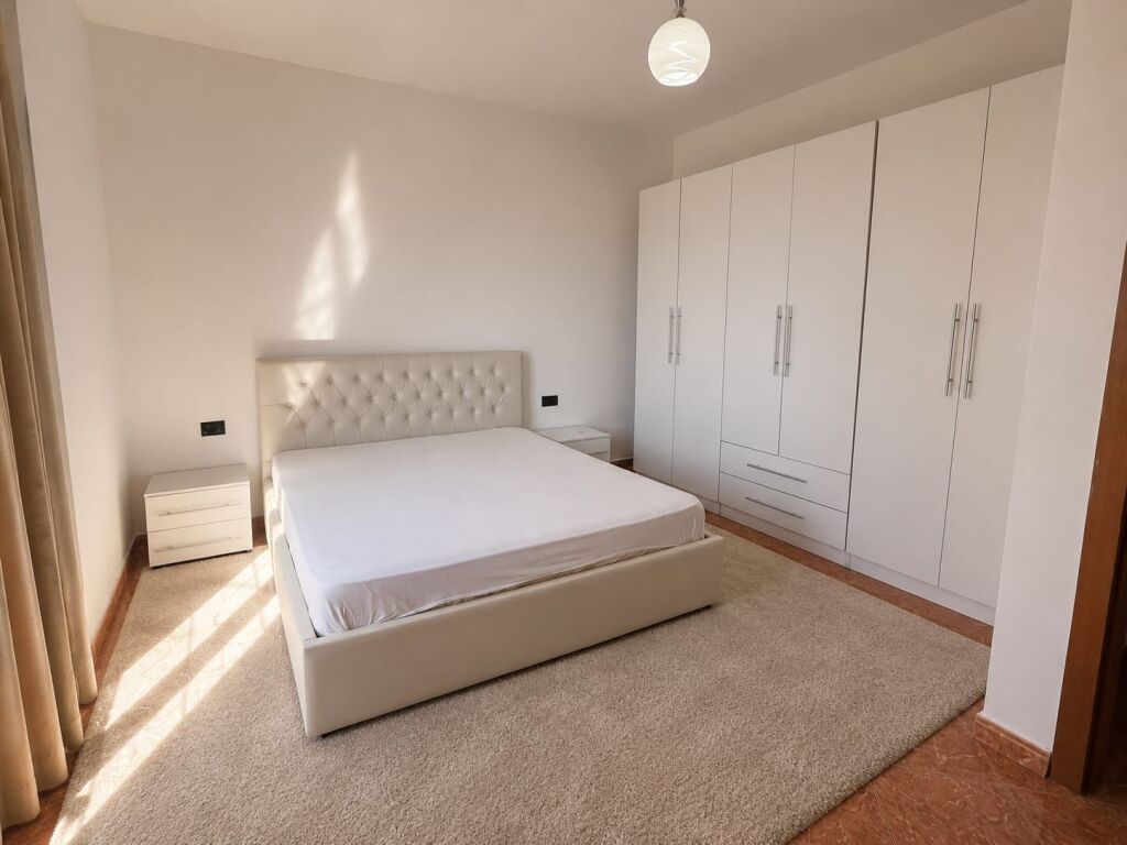 Selvia, jepet me qera apartament 1+1.