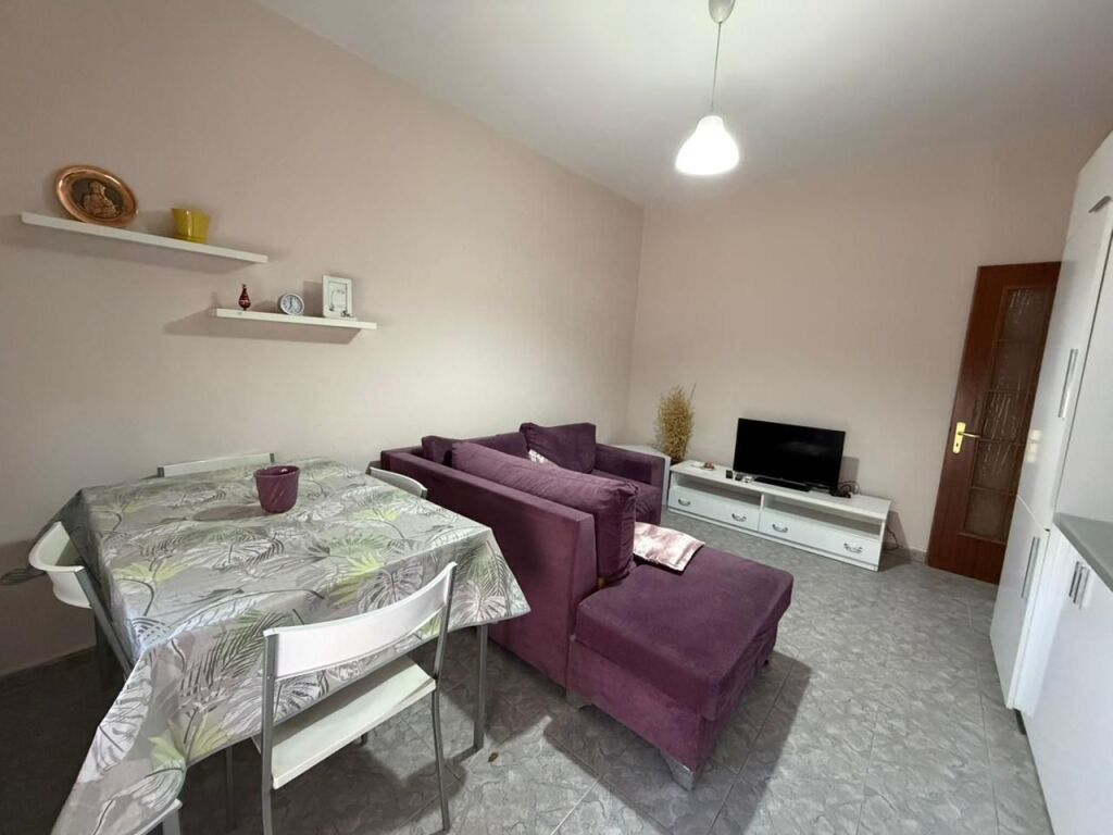 🏡 Jepet me Qira Apartament 2+1 – Rruga e Durrësit, pranë Gjimnazit “Qemal Stafa”  ✅  