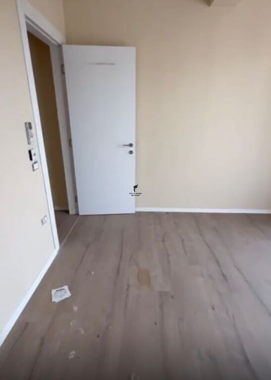 ZYRE ME QERA 125 M2 RRUGA E DIBRES 800 EURO FH-77034