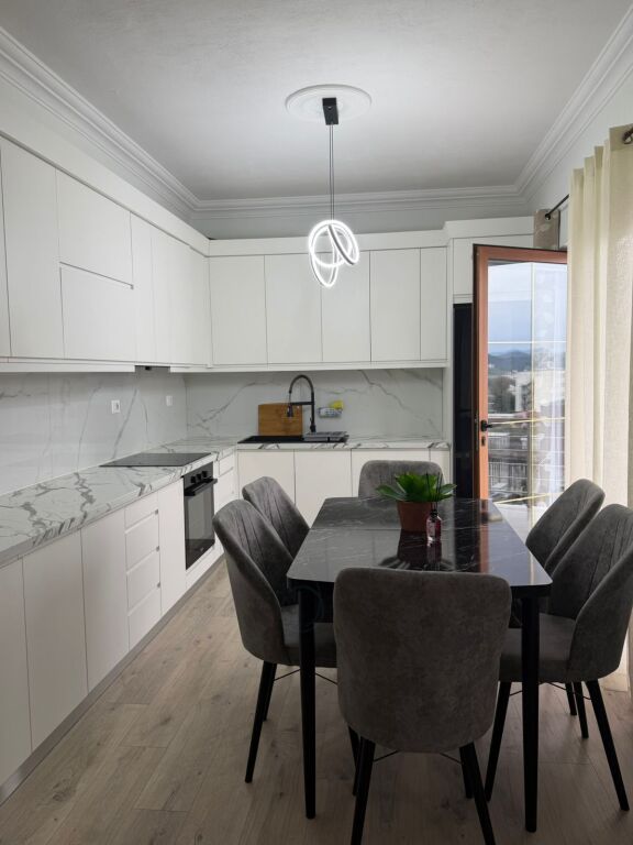 Qera | Shtëpi private 2 + 1 | Sauk | 600 €/muaj.