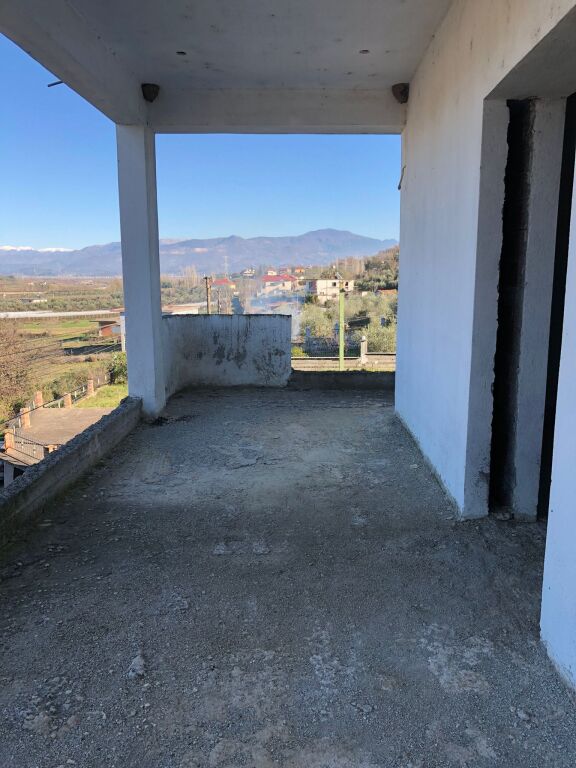 3-storey house with 1 dynym land for sale – Valas, Elbasan