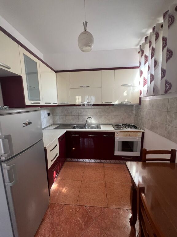 Selvia, jepet me qera apartament 1+1.