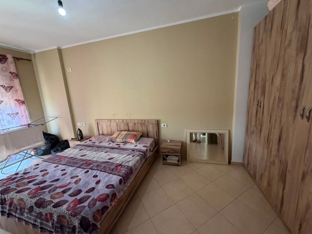 Jepet me qera 2+ashensor ne astir mobiluar 400 eu