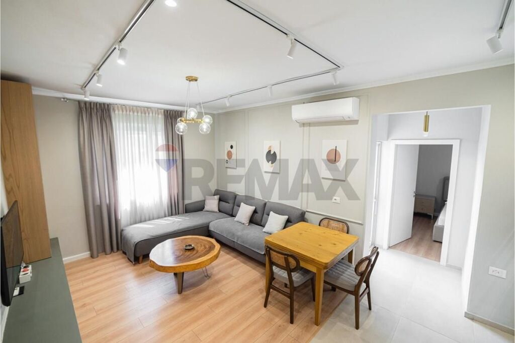 Apartament 2+1 + Ballkon për shitje , Pazari i Ri