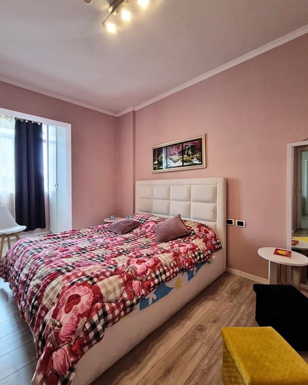 🏢 Shitet apartament 1+1 prane Kompleksi Delijorgji