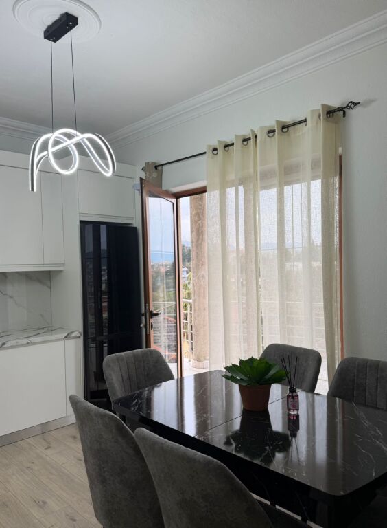 Qera | Shtëpi private 2 + 1 | Sauk | 600 €/muaj.