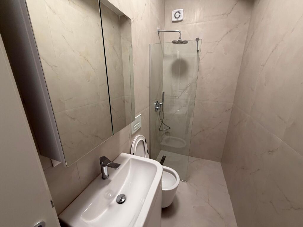 Jepet me Qera Apartament 1+1 – Ali Demi, Kompleksi Kadiu  📍 Lokacioni: Ali Demi, Kompleksi Kadiu