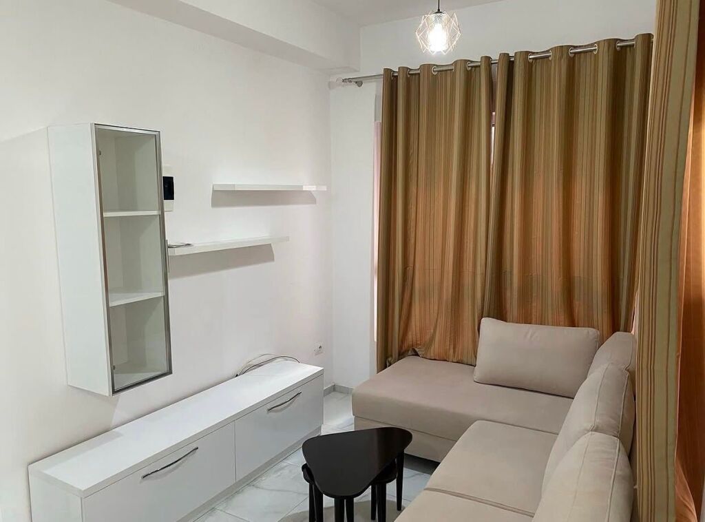 🏠 Jepët Apartament 1+1 me Qera mbi Fushën Ali Demit, Mangalem 21, Tiranë