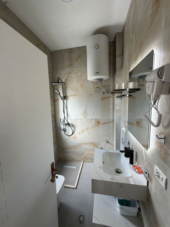 Shitet Apartament 1+1 + verande te Shkembi Kavajes