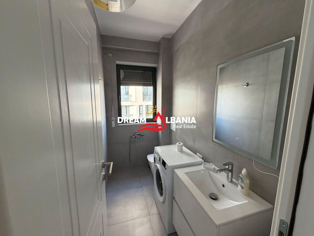 Shitet super apartament 2+1+2+post parkimi i perfshire ne Rrugen e Durresit prane Colosseo