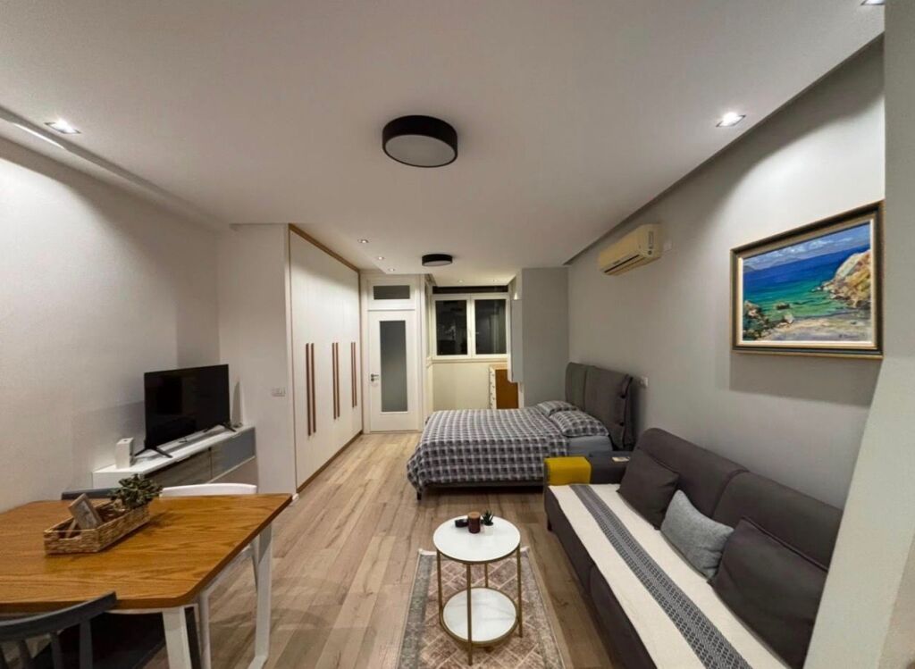 Jepet apartament studio me qira tek Qyteti Studenti , prane Frontera Academy .