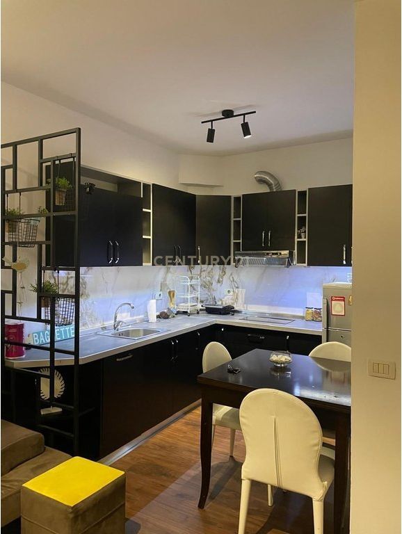 Shkolla e Baletit, apartament 1+1 me qira