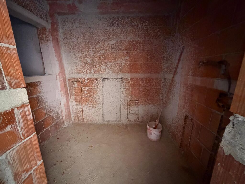 🏡 Shitet apartament 1+1  📍 Rruga “5 Maji”, Tiranë