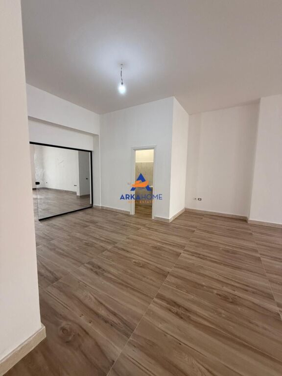 LOCALE IN AFFITTO 82.3M2 "VICINO DONIKA CENTER, PASTICCERIA FLORA" 1400 EURO