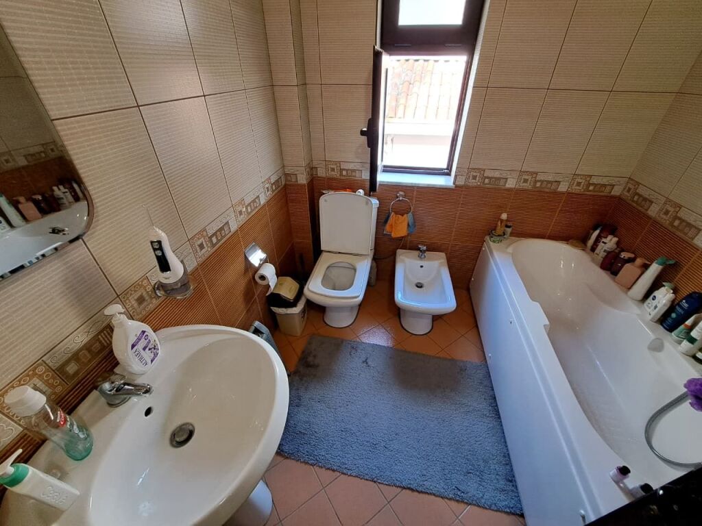 Shitet Vile 3-Kateshe ne Don Bosko ne Tirane