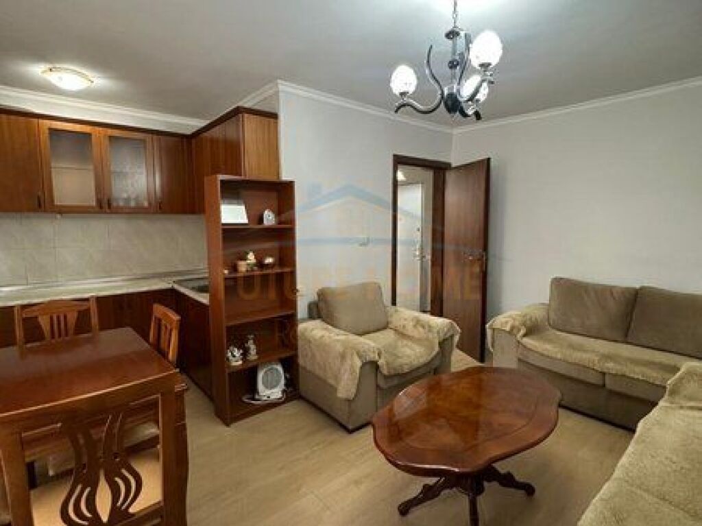 Shitet,Apartament 1+1,Stacioni i Trenit, Tirane