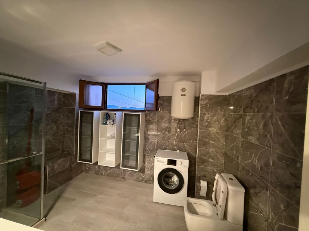 JEPET ME QIRA APARTAMENT 1+1 VLORË