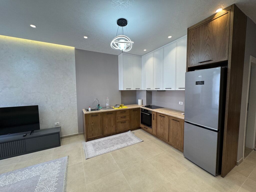 Shitet Apartament 1+1 në Rruga Skënderbeu, Golem