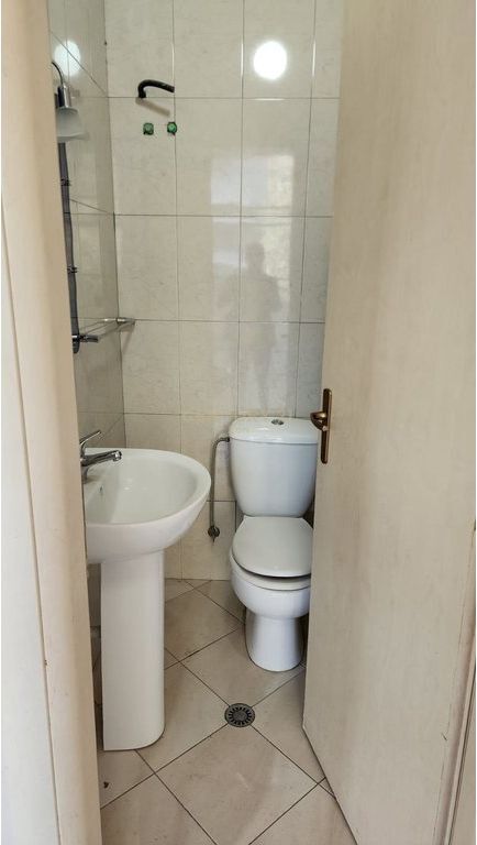 Japim Ambient Komercial Me Qira në zonën e Ish Rajonit në Durrës !