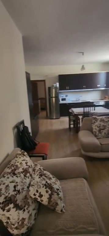Jepet apartament 2+1 me qira tek Rruga Siri Kodra , prane Frigoriferit .