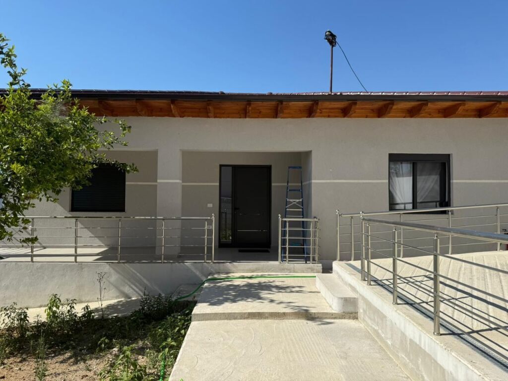 Vile 3+1,sauk i ri te xhamia,me parkim,800 euro