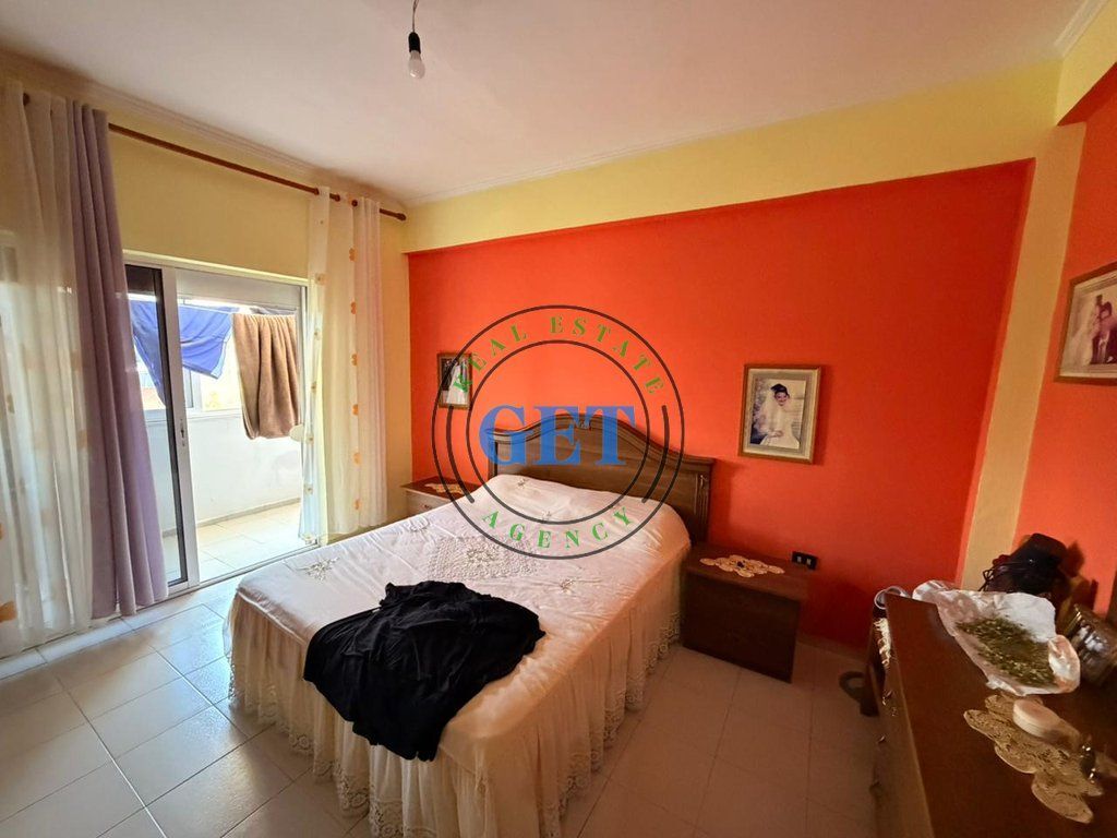 Shitet Apartament 2+1+2 ballkone | Kryqi i Kuq, Durrës