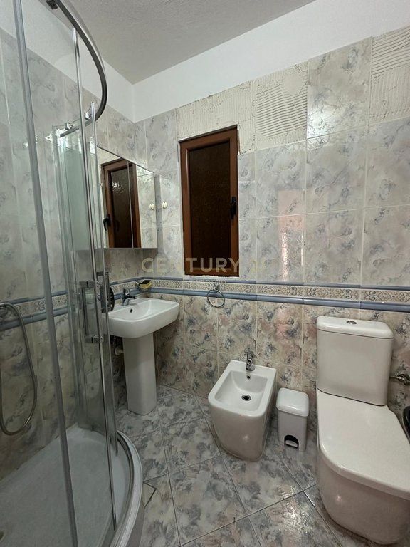 Apartament 2+1+2 Me Qira te Tregu fruta perimeve, Durrës - 450€ | 138 m²