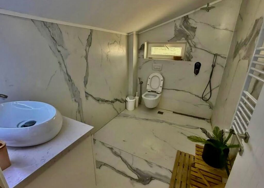 🌿 Penthouse  me Qira – Secret Garden, pranë TEG