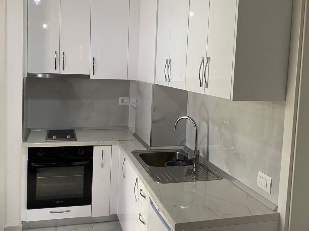 🏠 Jepët Apartament 1+1 me Qera mbi Fushën Ali Demit, Mangalem 21, Tiranë