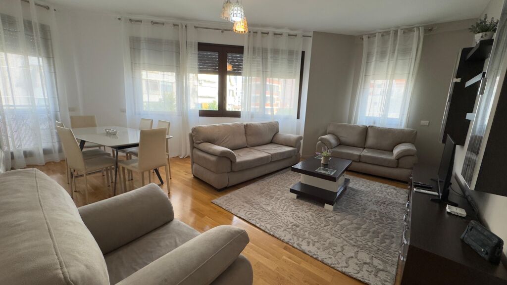 Appartamento 1+1 in affitto vicino a 21 Dhjetori!

