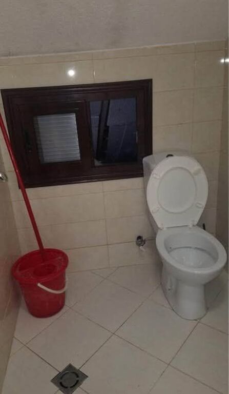 GARSONIERE ME QERA - RR. 5 MAJI ,TIRANE