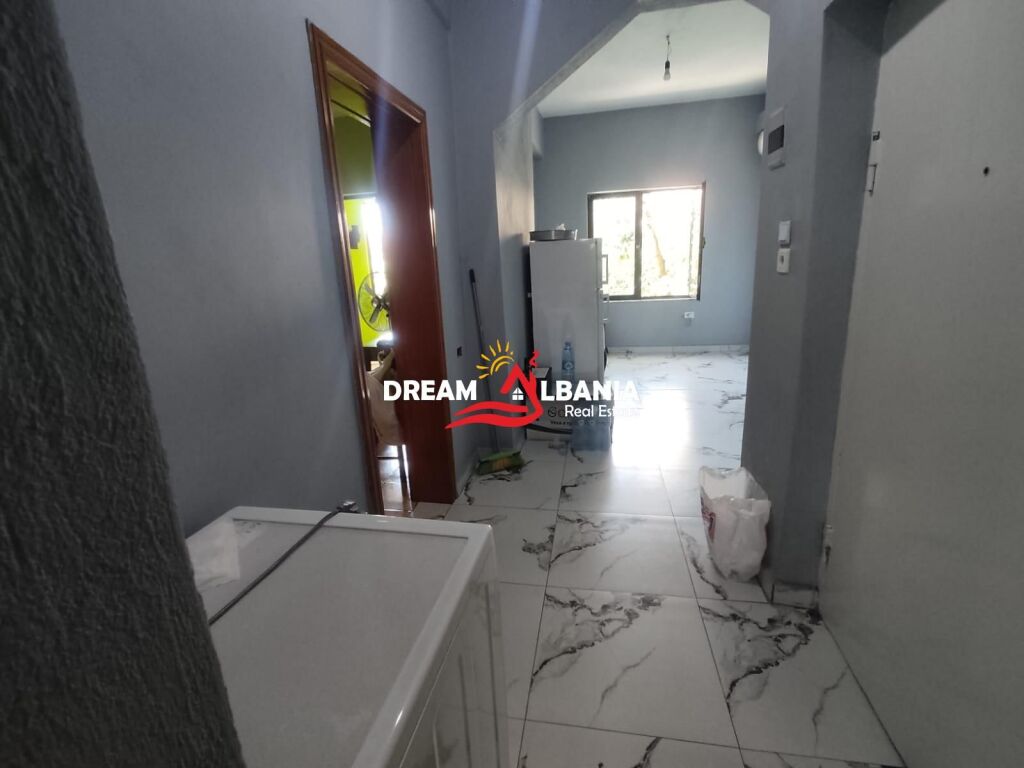 Shitet Apartament 1+1 ne Rrugen e Dibres prane Medresese (ID 4119479)
