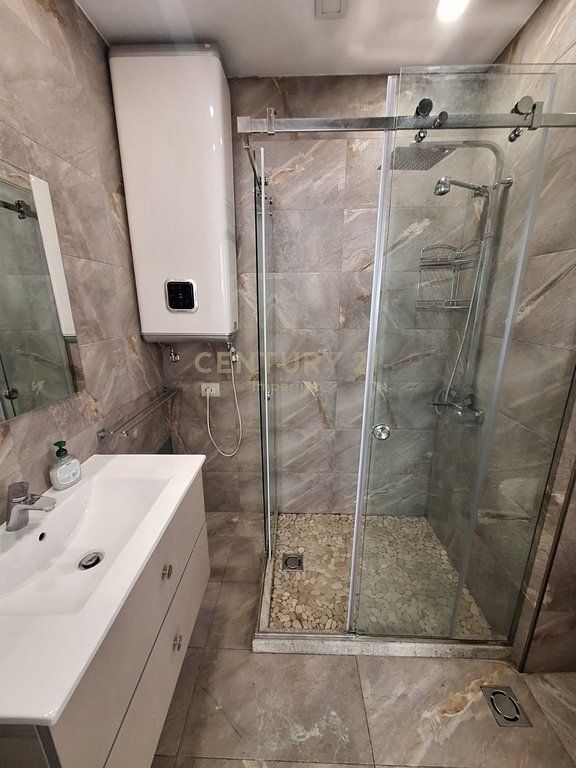 Apartament 3+1+2 + post parkimi me qera ne Bllok!