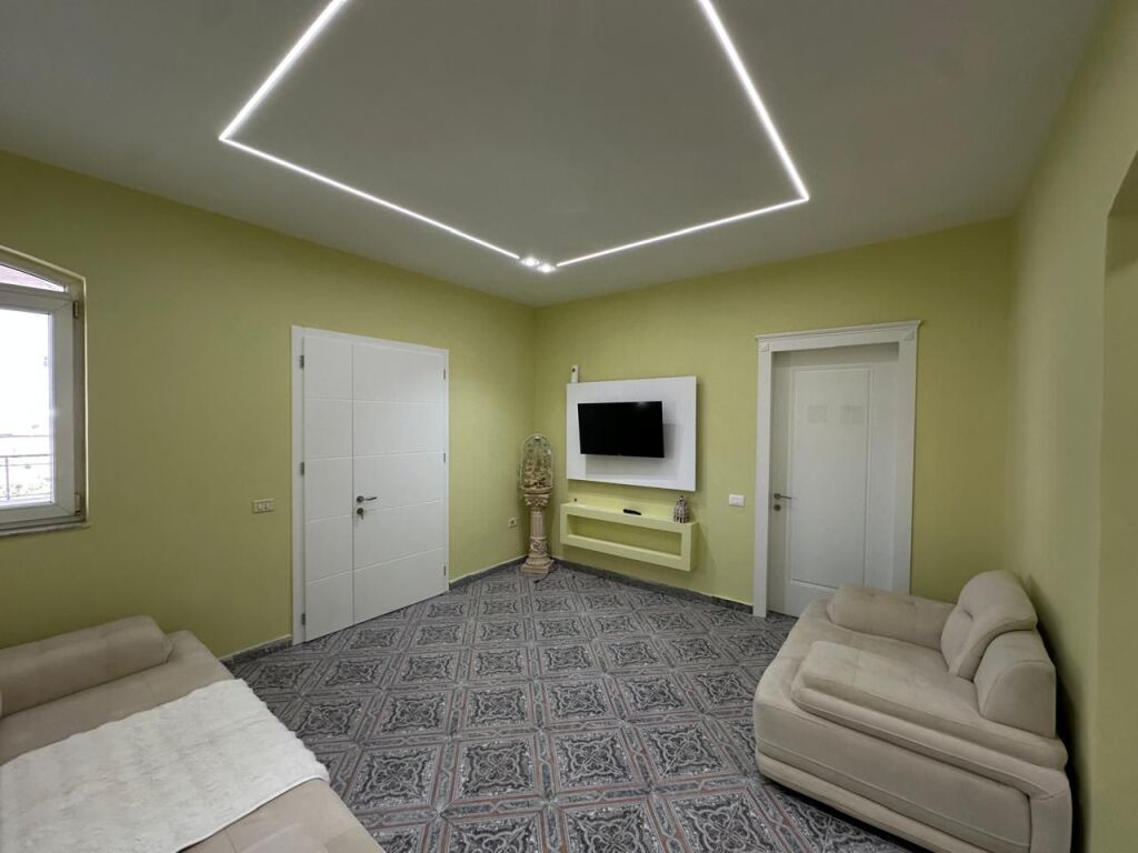 CASA IN AFFITTO - PIAZZA AQUILA, DISPONIBILE CON PORTE 3+1+SALONE, SUPERFICIE 150M2.