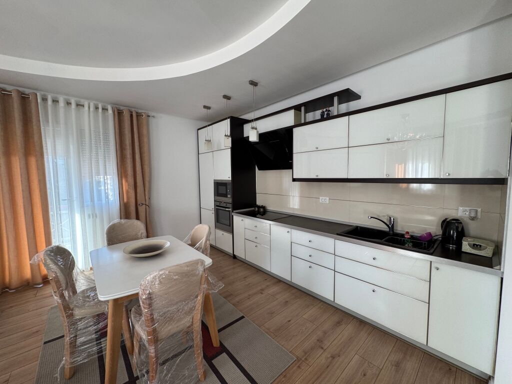 Apartament 3+1 per qira te Garda