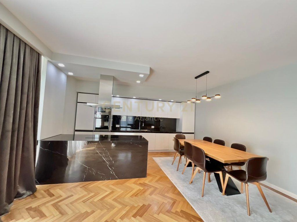 EXCLUSIVE ! SHITET APARTAMET LUXURY 2+1+2 TUALETE + 80M2 VERANDE DHE 1 GARAZHD NE PLAZH ILIRIA DURRES !