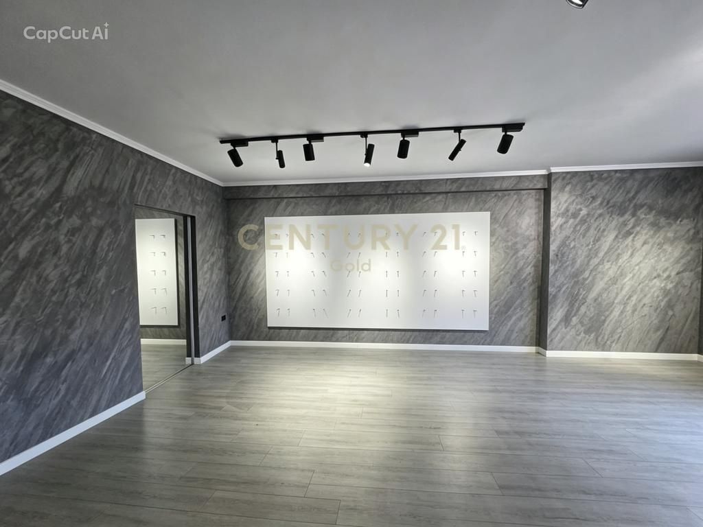 Locale ufficio in vendita vicino al Nuovo Bazaar! 142.000 €
