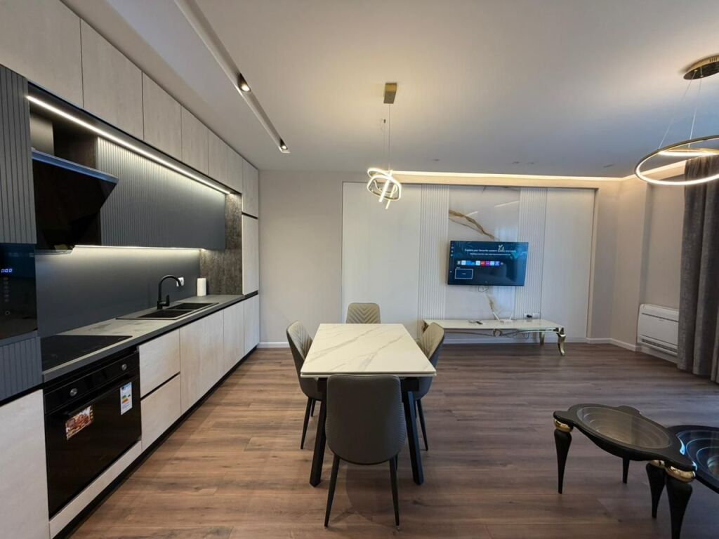 Appartamento 2+1 in affitto presso Komuna e Parisit.