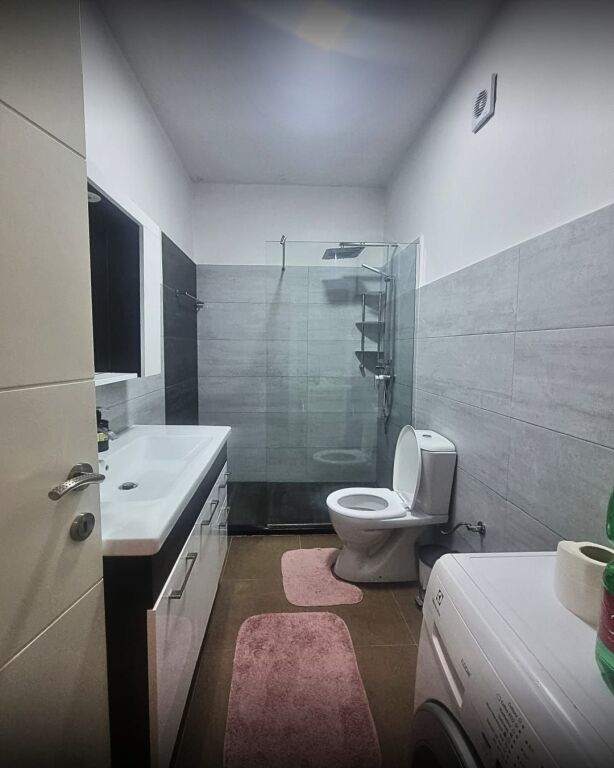 🏢 Shitet apartament 1+1 prane Kompleksi Delijorgji