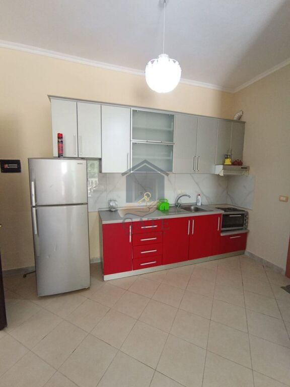 Jepet me qira, Apartament 1+1, Në Golem
