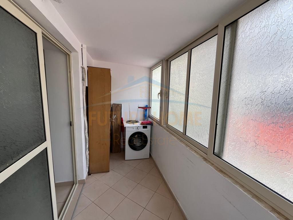 Qira, Ambient Biznesi, prane kryqezimit 21 Dhjetori, Tirane