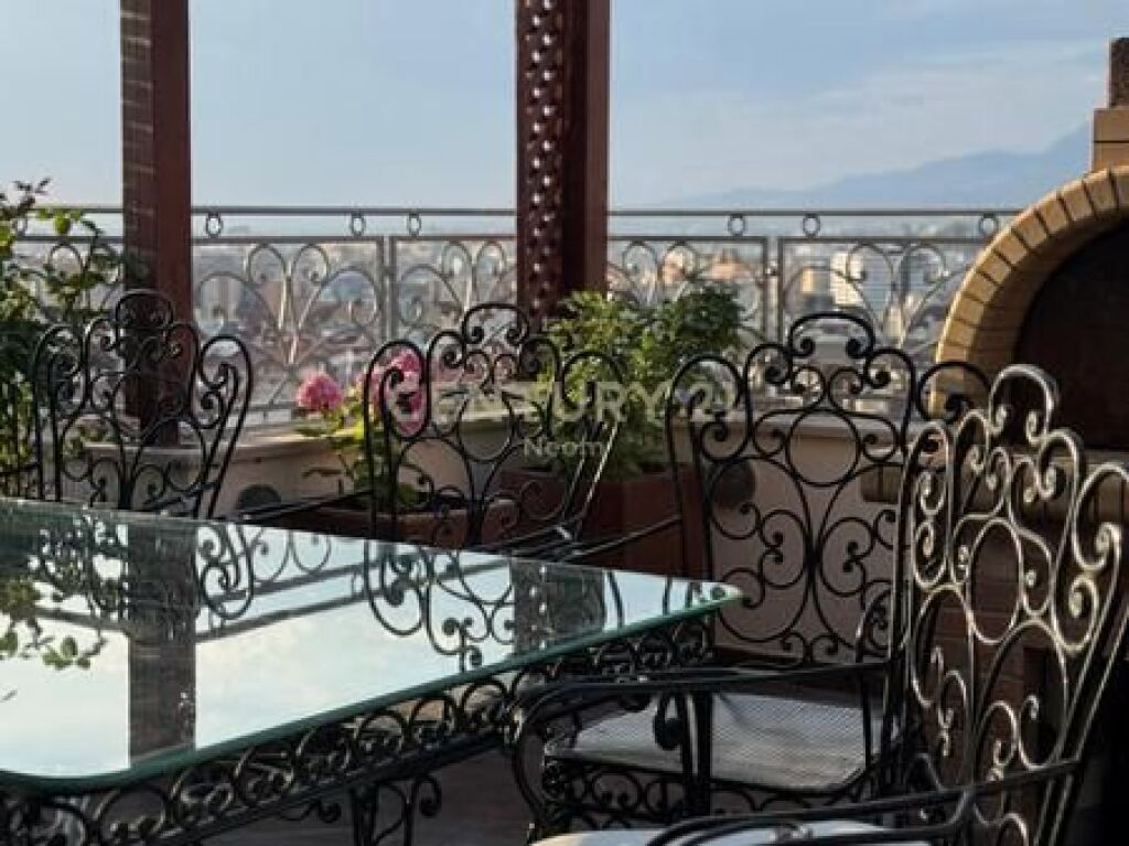 Shitet Apartament 3+1+3 Penthouse me Pamje Panoramike nga Tirana