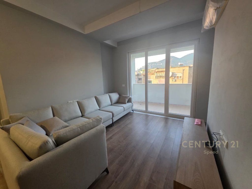 APARTAMENT 2+1 ME QIRA – SHKOLLA E BASHKUAR 570 € /Muaj