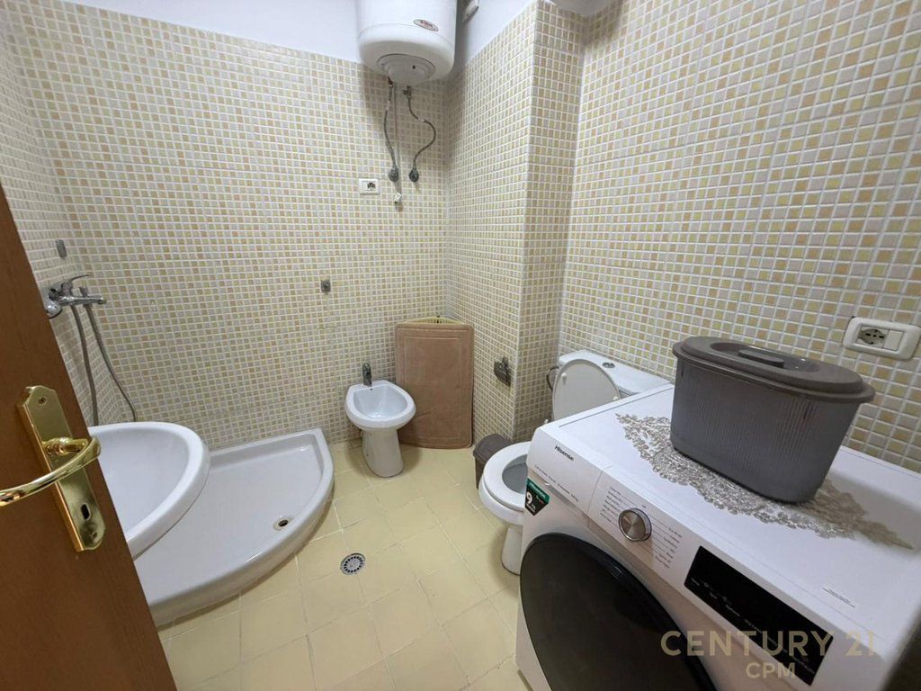 SHITET APARTAMENT 3+1+2 PRANE KRISTAL CENTER!