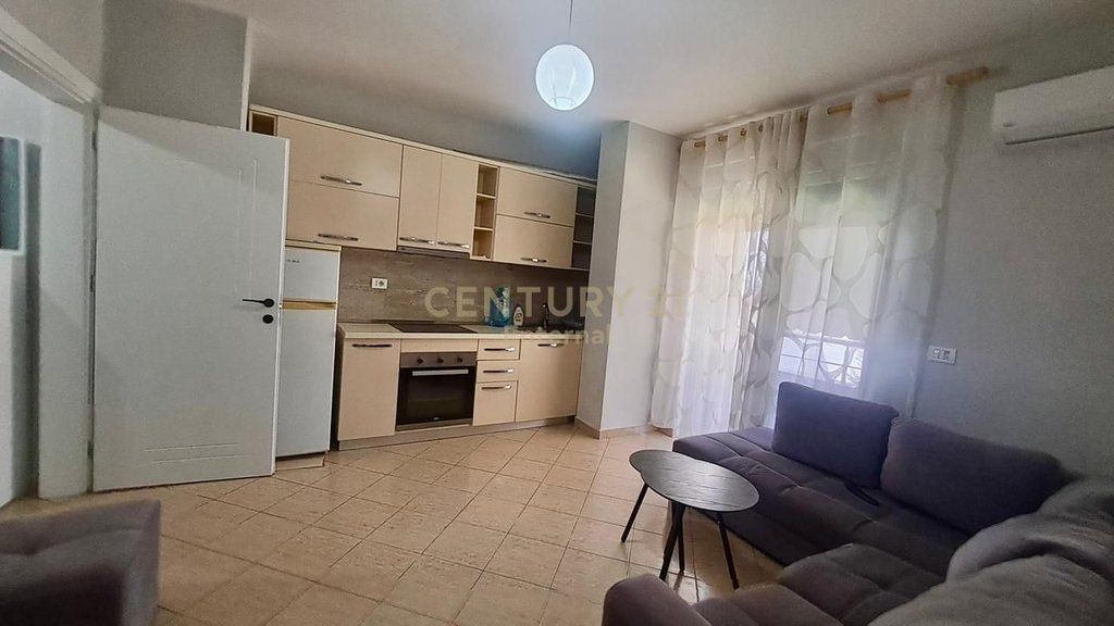 Apartament 1+1 Per Qira ne Xhamllik 450 € /Muaj