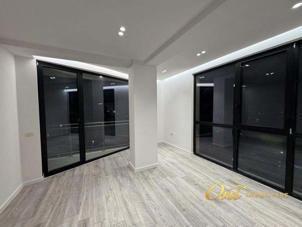 JEPET ZYRE ME QERA 200M2 RRUGA MINE PEZA