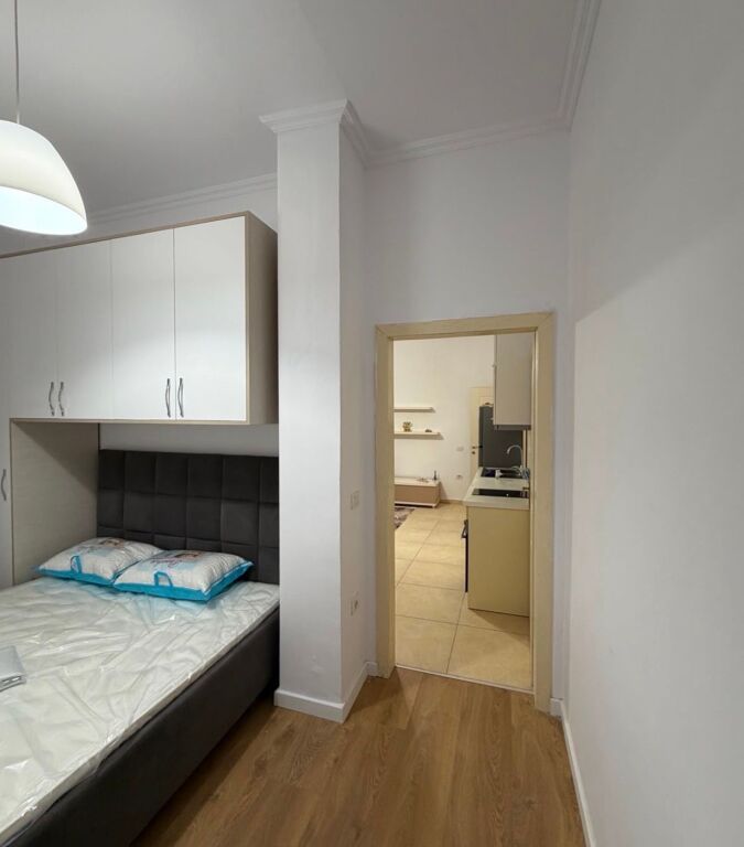 Jepet me qira apartament 1+1 tek Kopshti Botanik, pranë xhamisë.
