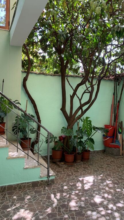 Apartament 2+1 per qera Xhamllik !