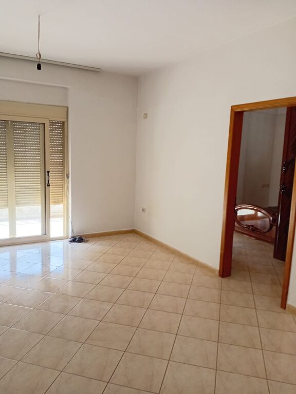 Apartament me qera